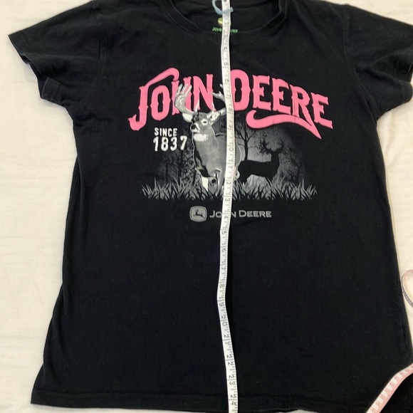 John Deere medium women’s Black T-Shirt with buck - Picture 7 of 9